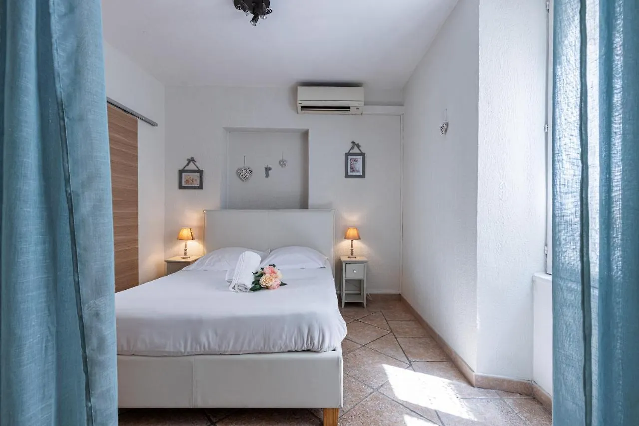 1 Bedroom Apartment In Nice Port 0*,  Γαλλία