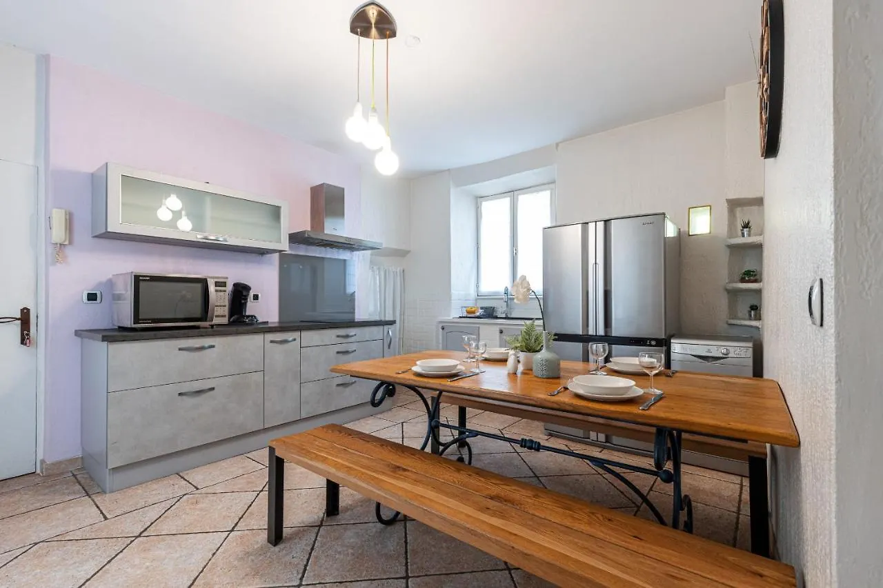 1 Bedroom Apartment In Nice Port