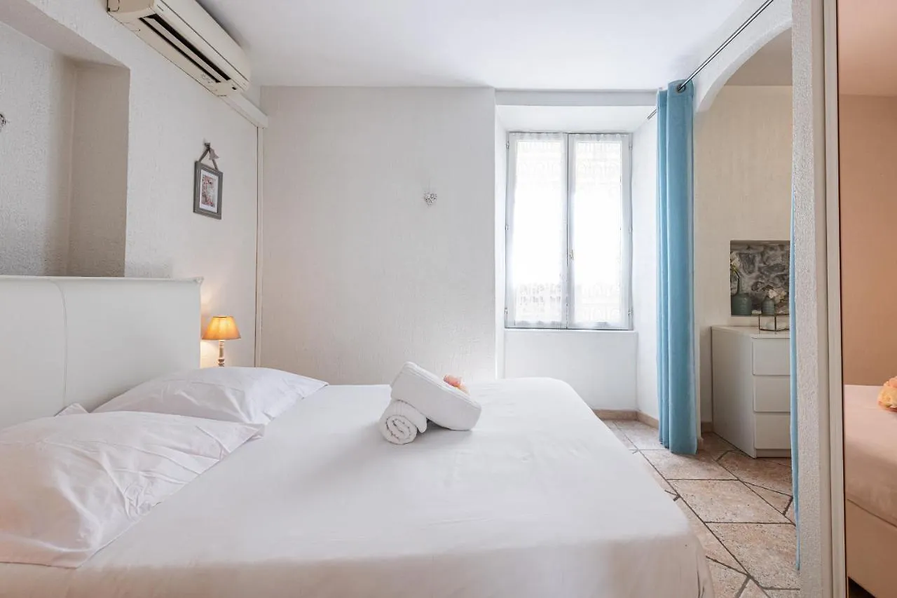 1 Bedroom Apartment In Nice Port