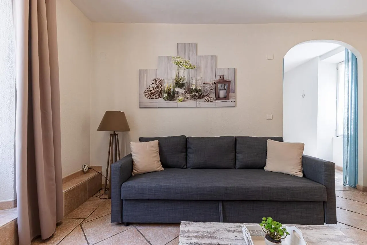 1 Bedroom Apartment In Nice Port