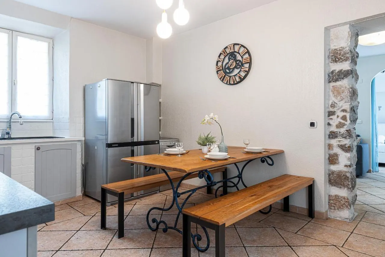 1 Bedroom Apartment In Nice Port