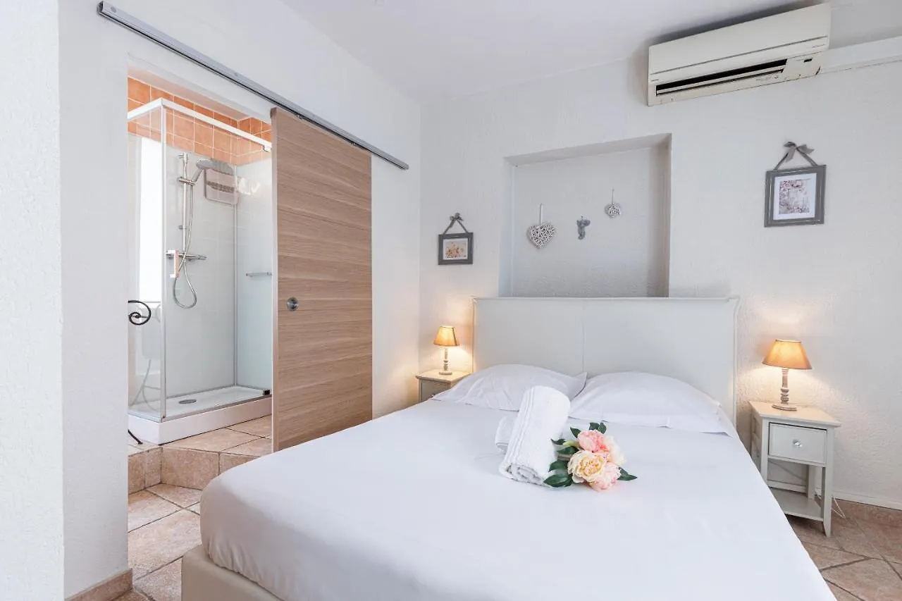 1 Bedroom Apartment In Nice Port