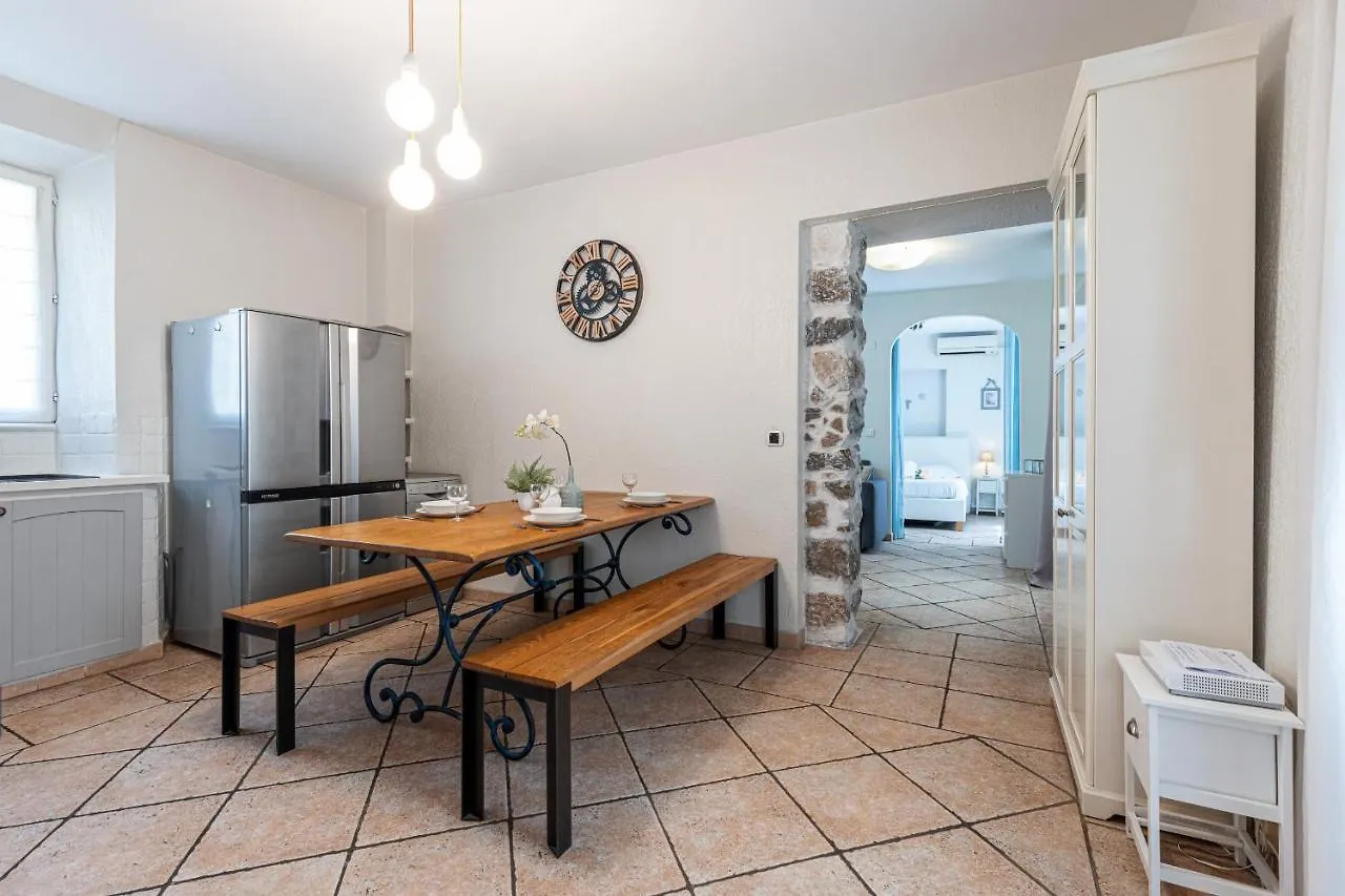 1 Bedroom Apartment In Nice Port