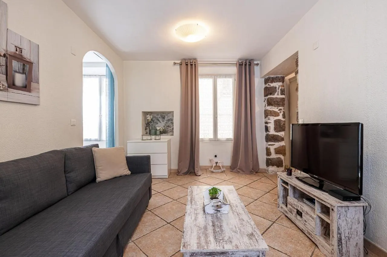 1 Bedroom Apartment In Nice Port
