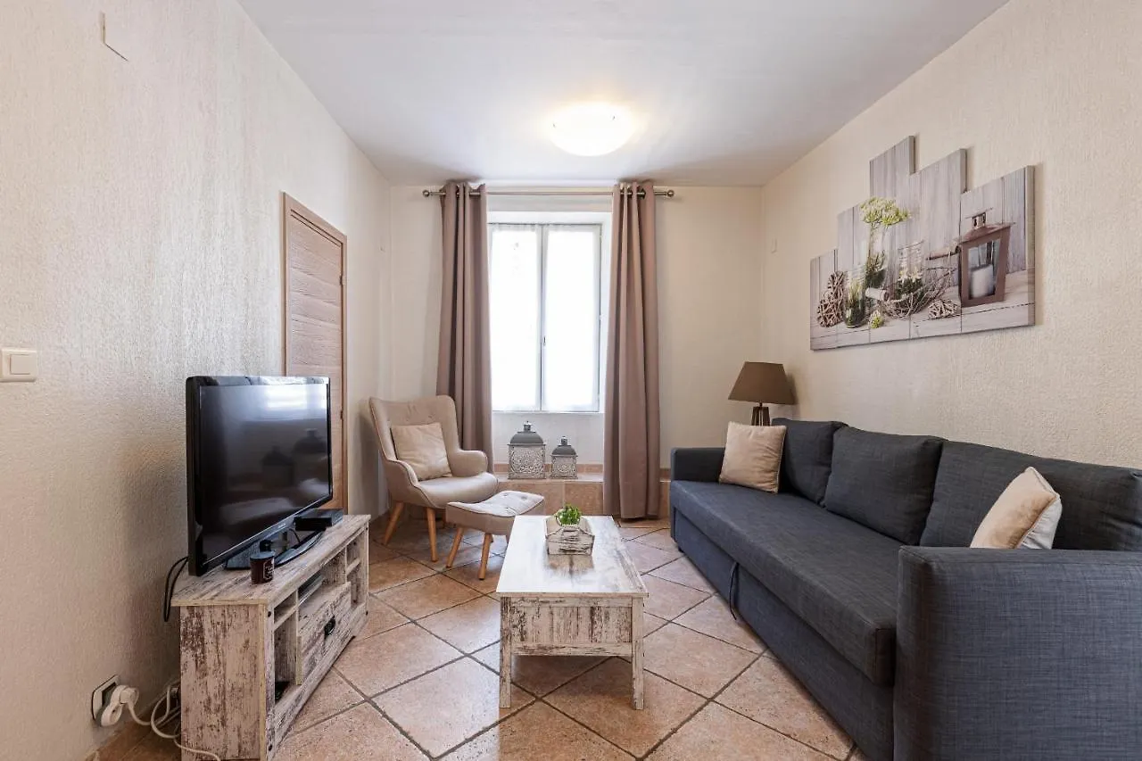 1 Bedroom Apartment In Nice Port