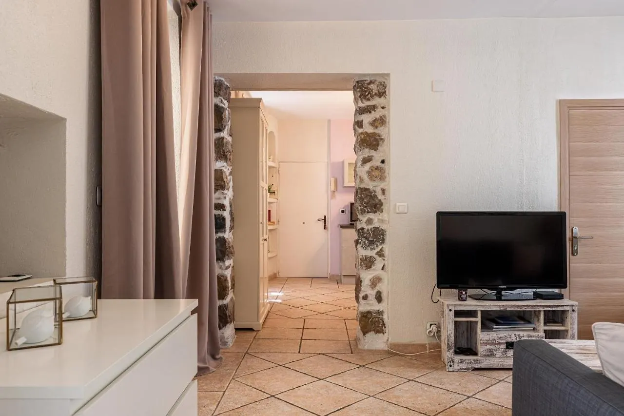 1 Bedroom Apartment In Nice Port 0*,